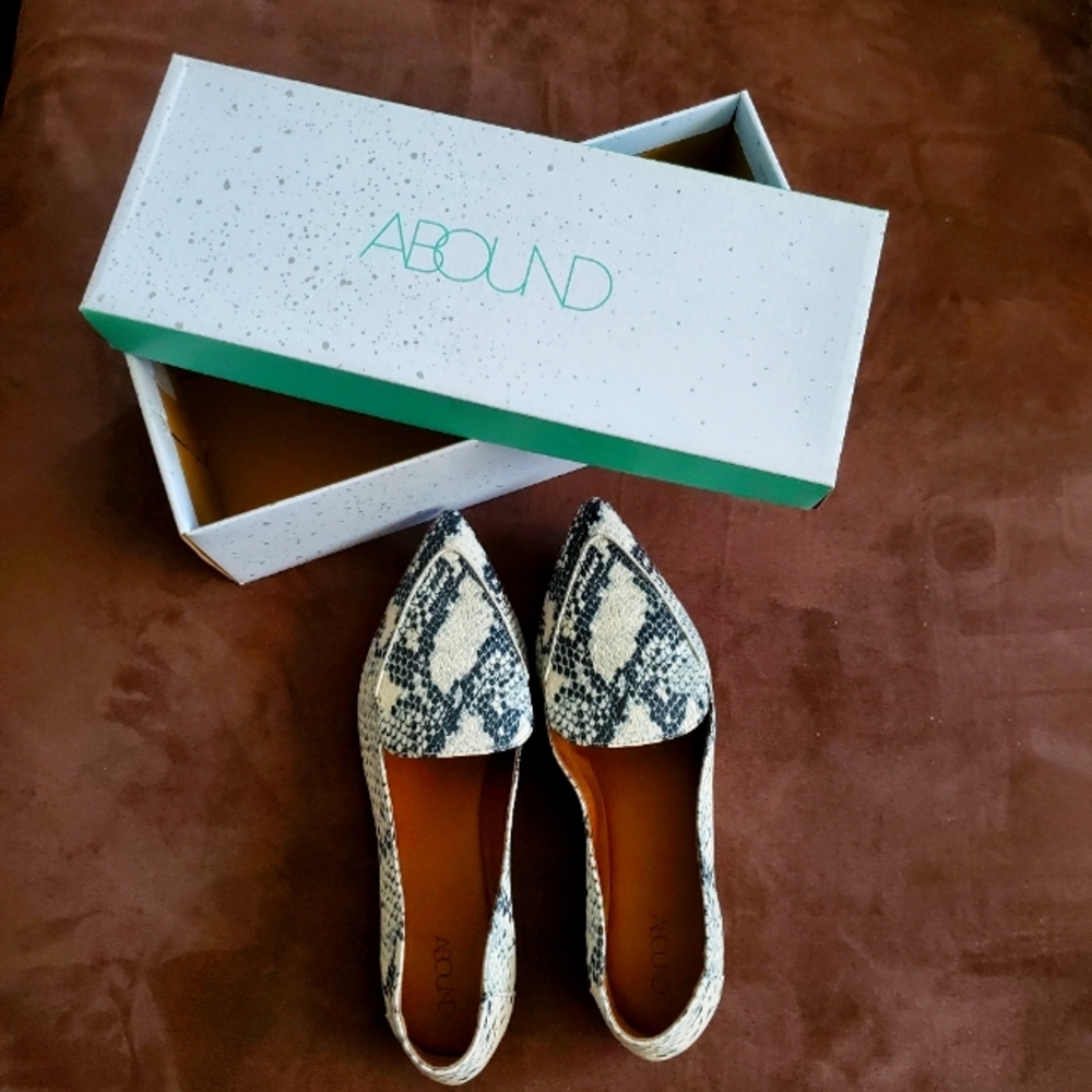 Ivory Grey Snake Faux Leather Shoe